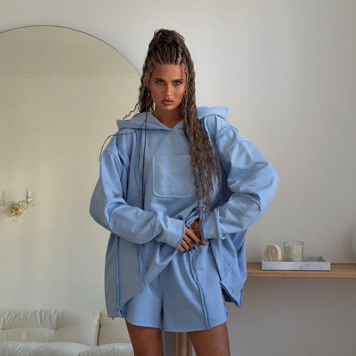 Damer oversized hoodie och korta sweatshorts Mirla-Eva Jonsson