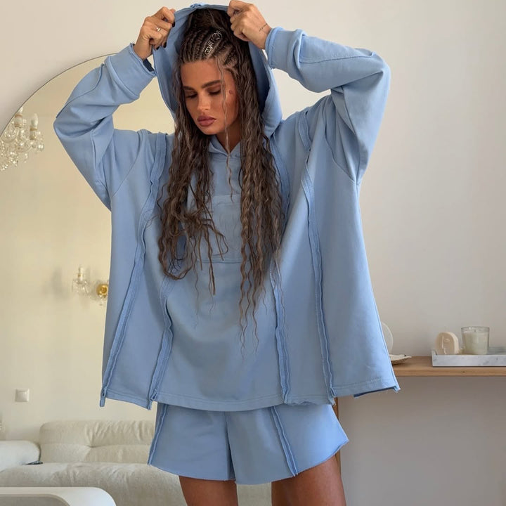 Damer oversized hoodie och korta sweatshorts Mirla-Eva Jonsson