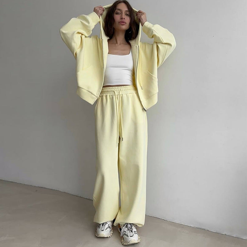 Damer oversized loungewear-set med cropped hoodie och vida byxor Mirla-Eva Jonsson