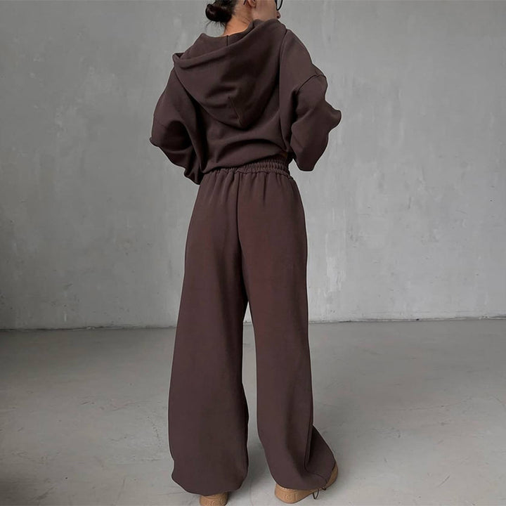 Damer oversized loungewear-set med cropped hoodie och vida byxor Mirla-Eva Jonsson