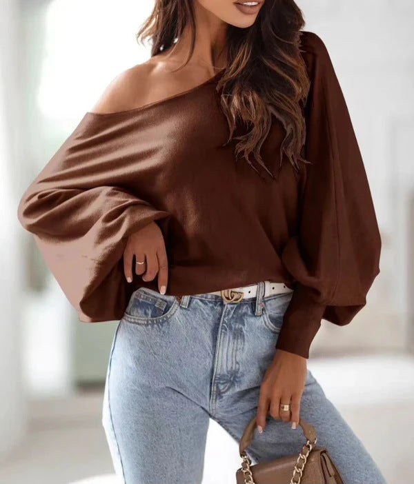 Damer oversized pullover med asymmetrisk skärning och djup halsringning Mirla-Eva Jonsson