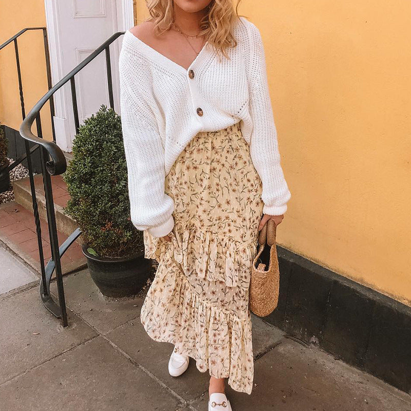 Damer oversized stickad jacka med djup V-ringning och trendiga knappr detaljer Mirla-Eva Jonsson