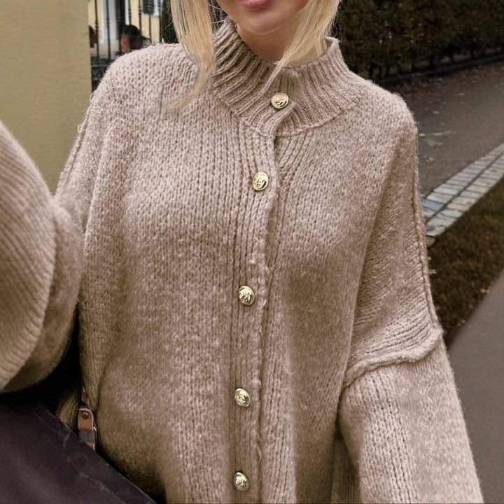 Damer oversized stickad jacka med knapp- och ribbdetaljer Mirla-Eva Jonsson
