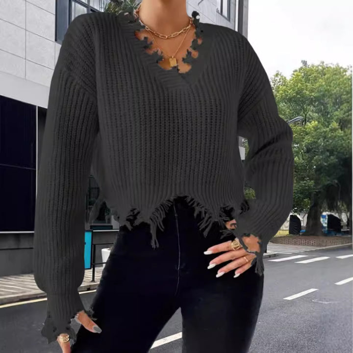 Damer oversized stickad tröja med fransig nederkant och raffinerad u-ringning Mirla-Eva Jonsson