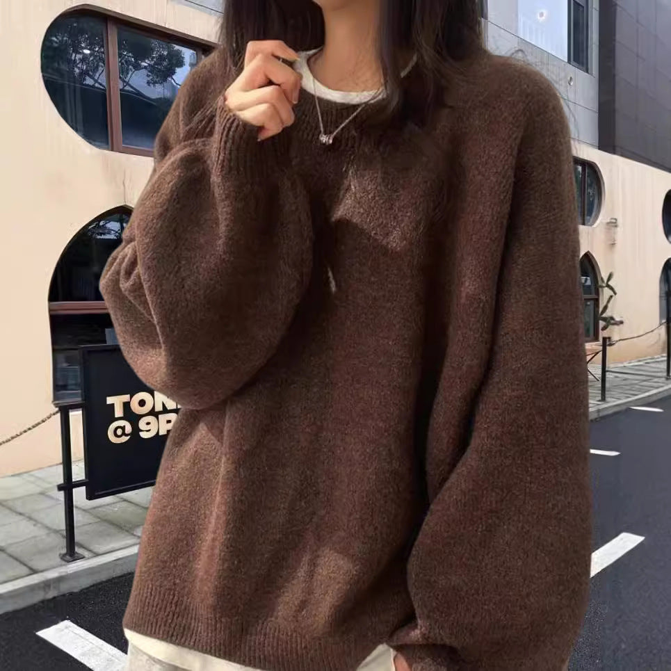 Damer oversized stickad tröja med mjukt fleece-material och moderna skäreelement Mirla-Eva Jonsson