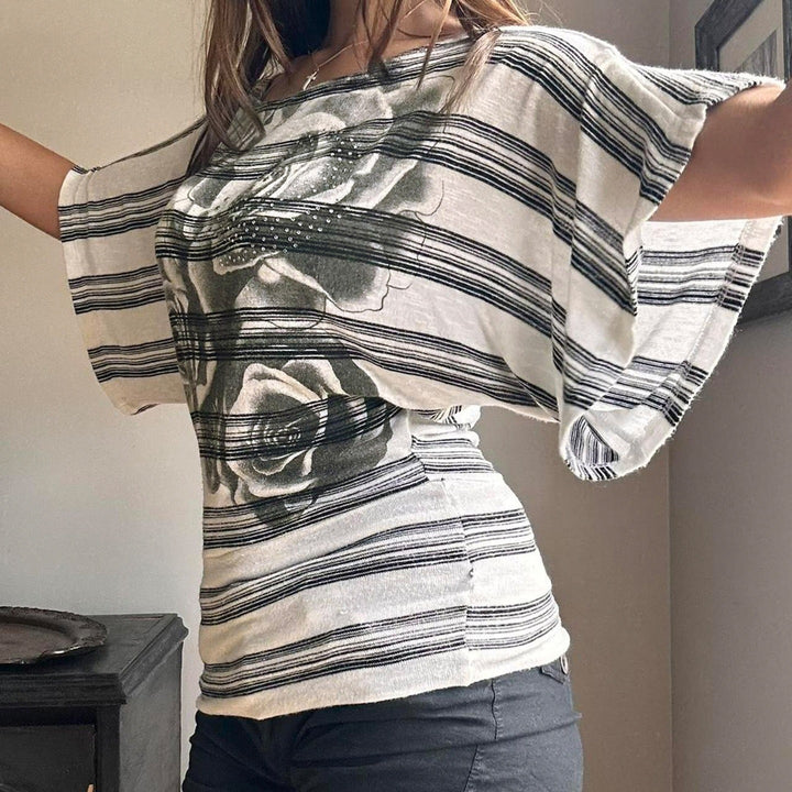 Damer oversized t-shirt med blommönstrad rand och elegant passform Mirla-Eva Jonsson