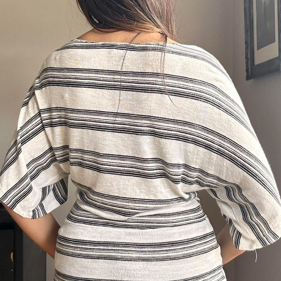 Damer oversized t-shirt med blommönstrad rand och elegant passform Mirla-Eva Jonsson