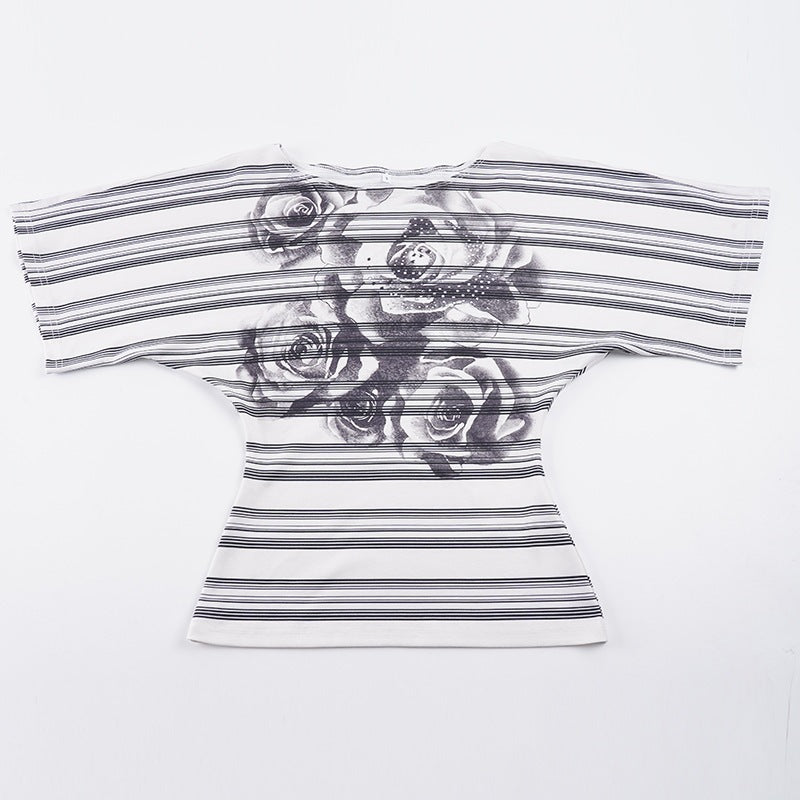 Damer oversized t-shirt med blommönstrad rand och elegant passform Mirla-Eva Jonsson
