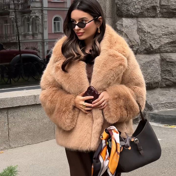 Damer pälsrock med oversized snitt och mjukt foder Mirla-Eva Jonsson