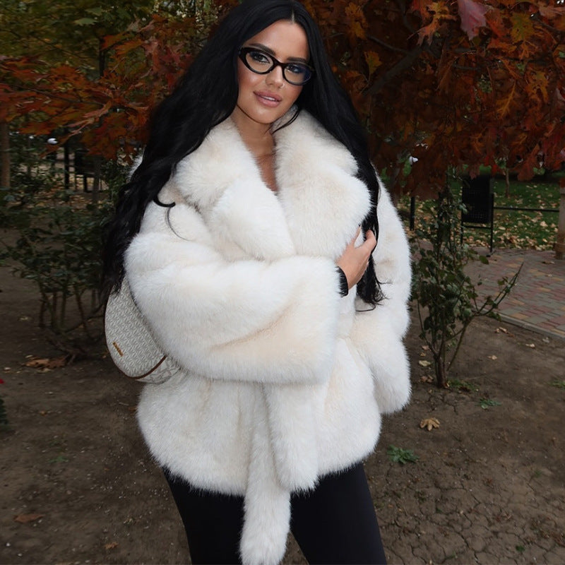 Damer pälsrock med oversized snitt och mjukt foder Mirla-Eva Jonsson