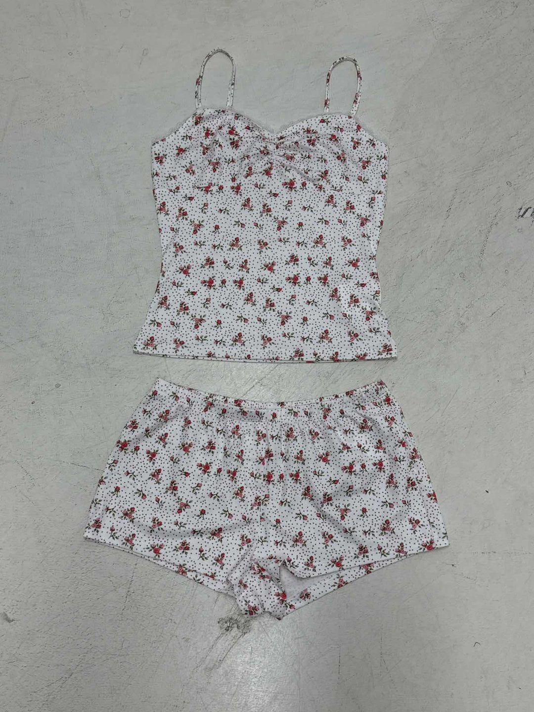 Damer pyjamaset med lekfullt blommönster och bekväm passform Mirla-Eva Jonsson