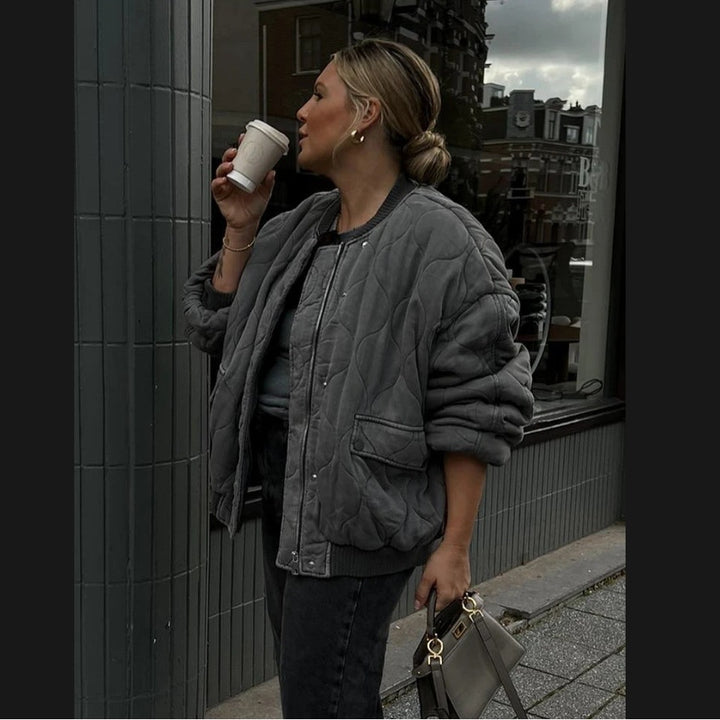 Damer quiltad Oversized-bomberjacka med mjukt foder och lyxig skärning Mirla-Eva Jonsson