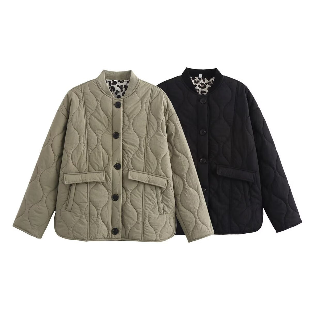 Damer quiltad jacka i avslappnad oversized stil med trendiga knapppdetaljer Mirla-Eva Jonsson