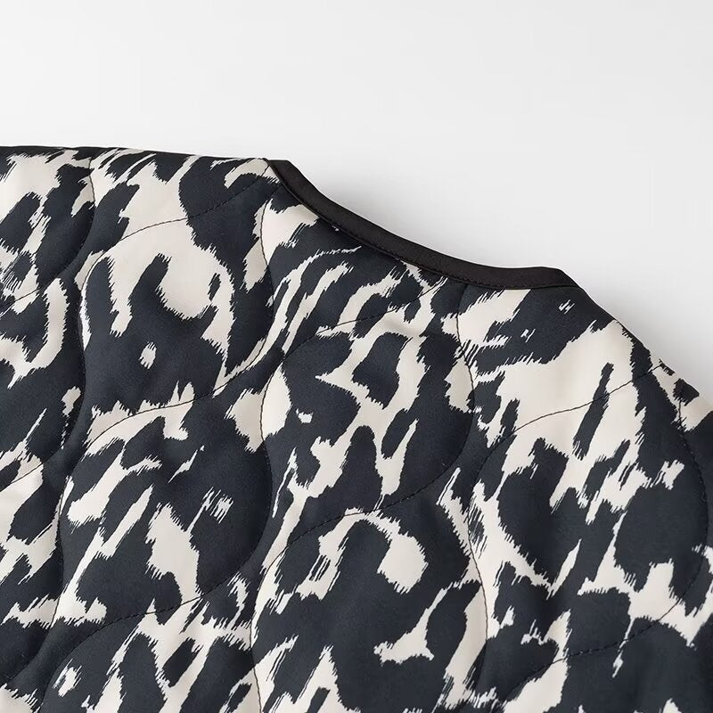 Damer quiltad jacka i modern leopardmönster Mirla-Eva Jonsson