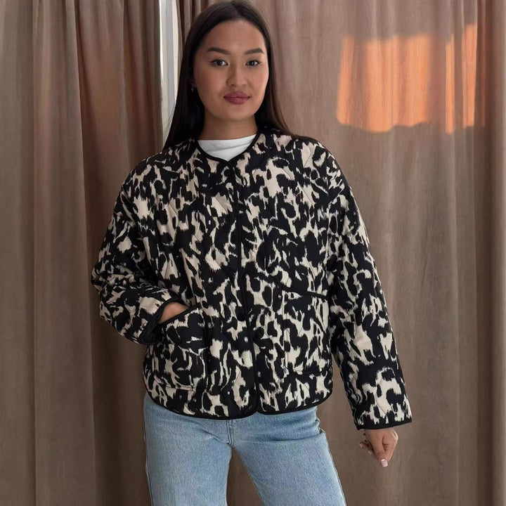 Damer quiltad jacka i modern leopardmönster Mirla-Eva Jonsson