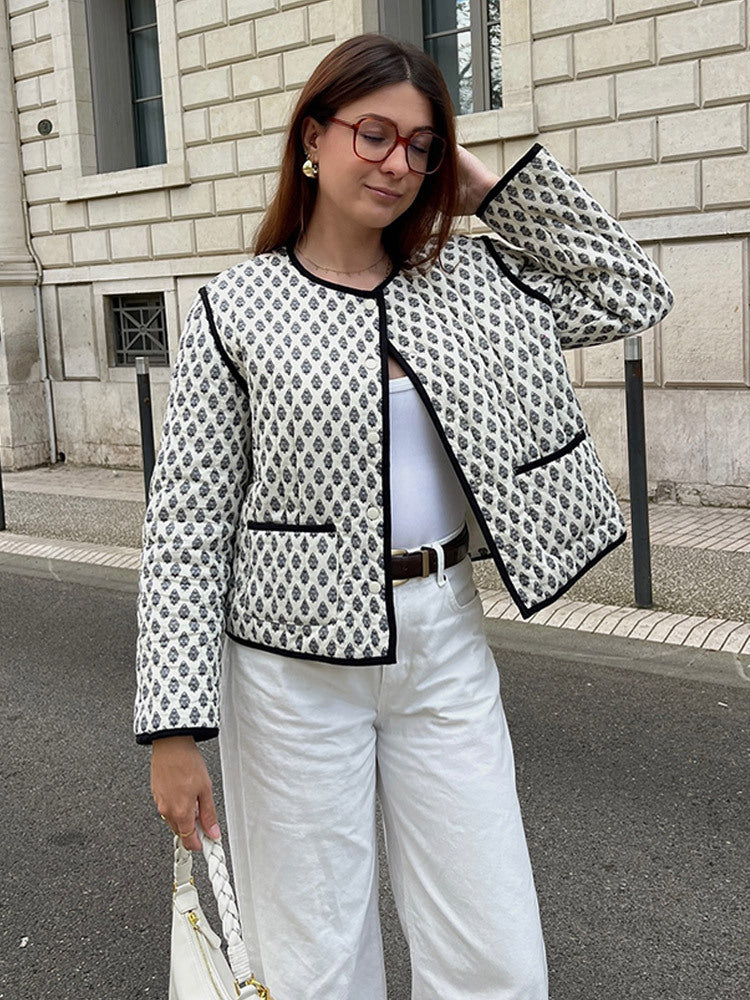 Damer quiltad jacka med elegant mönster och praktisk fickdesign Mirla-Eva Jonsson