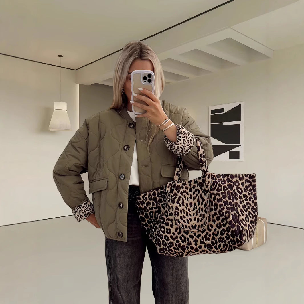 Damer quiltad lätt jacka med trendiga djurmönstrade ärmar Eva Jonsson-Eva Jonsson