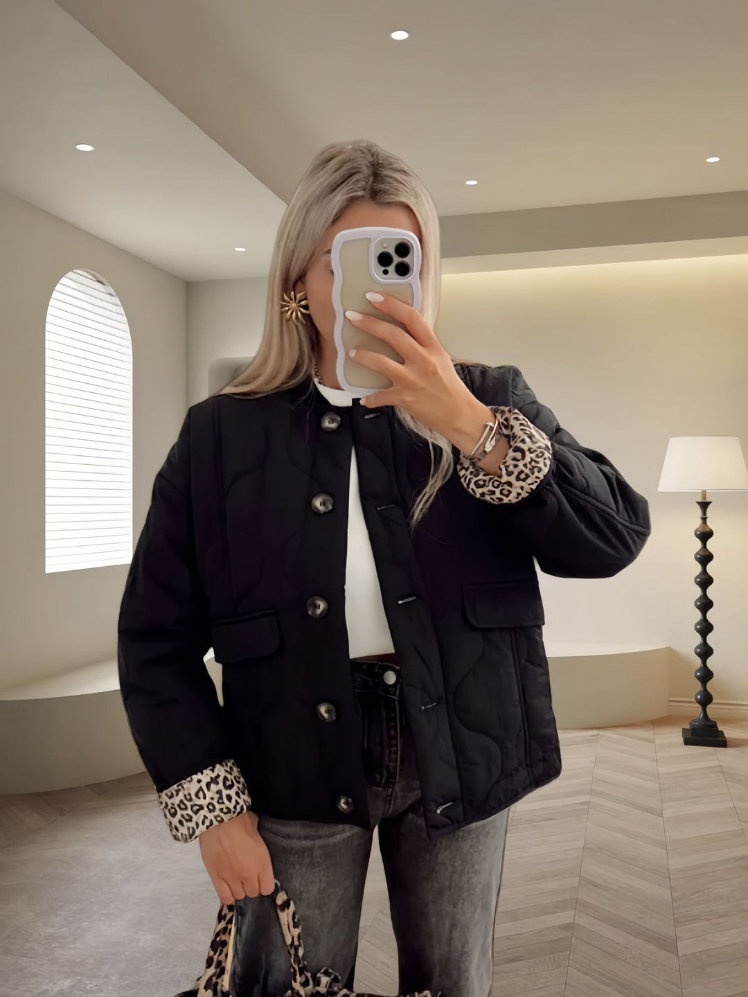 Damer quiltad lätt jacka med trendiga djurmönstrade ärmar Mirla-Eva Jonsson