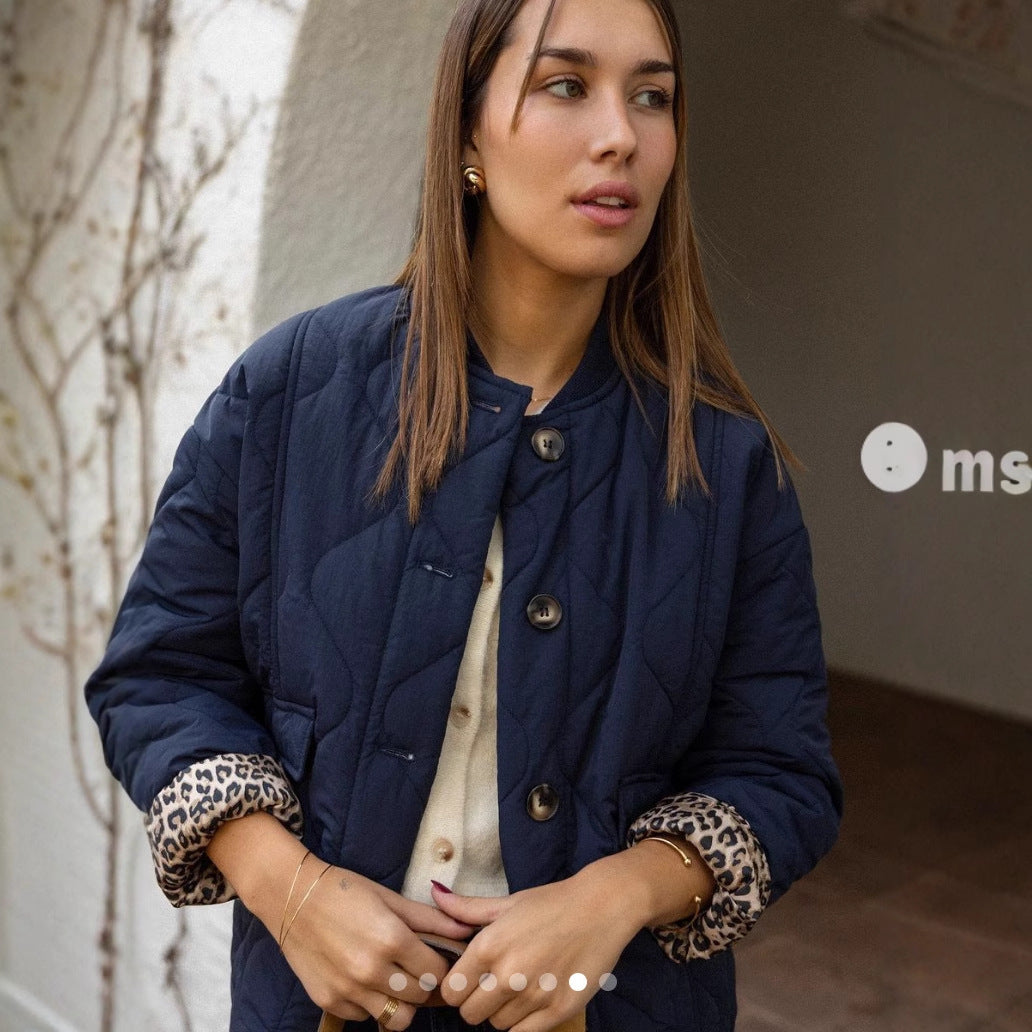 Damer quiltad övergångsjacka med praktiska fickor och elegant ståkrage Mirla-Eva Jonsson