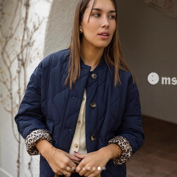 Damer quiltad övergångsjacka med praktiska fickor och elegant ståkrage Mirla-Eva Jonsson