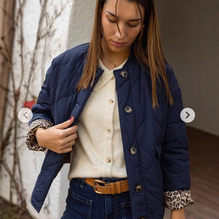 Damer quiltad övergångsjacka med praktiska fickor och elegant ståkrage Mirla-Eva Jonsson