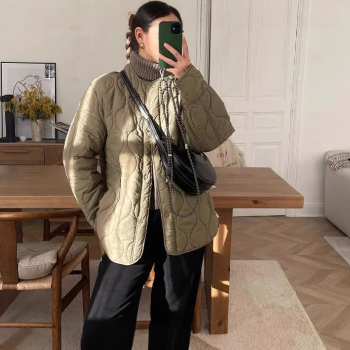 Damer quiltad övergångsjacka med praktiska fickor och modernt design Mirla-Eva Jonsson