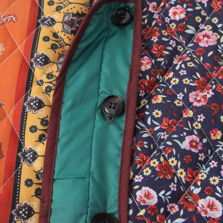 Damer quiltad patchworkjacka med praktiska fickor och färgglad mönster Mirla-Eva Jonsson