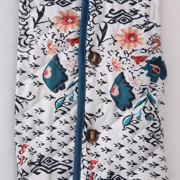 Damer quiltad utomhusjacka med blommönster och praktiska fickor Mirla-Eva Jonsson