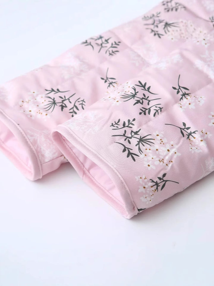 Damer quiltad väst i elegant blommönster-design Mirla-Eva Jonsson