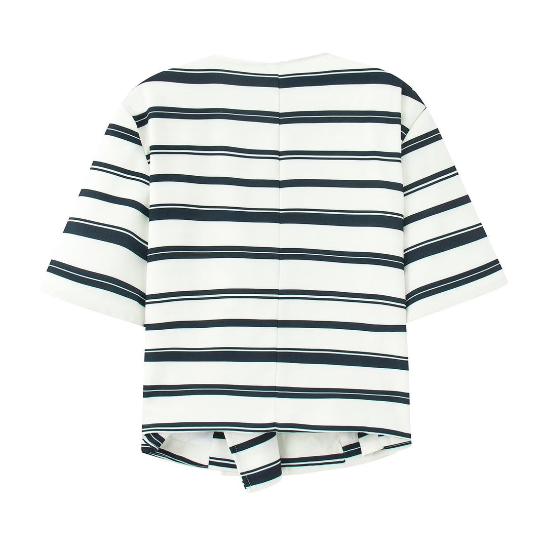 Damer randig blazer- och shorts-set med eleganta knappdetaljer Mirla-Eva Jonsson