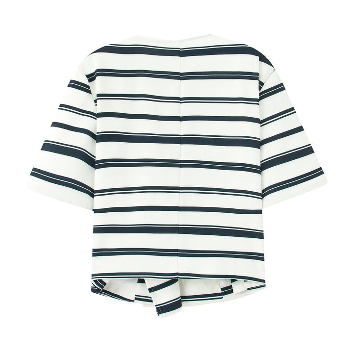Damer randig blazer- och shorts-set med eleganta knappdetaljer Mirla-Eva Jonsson