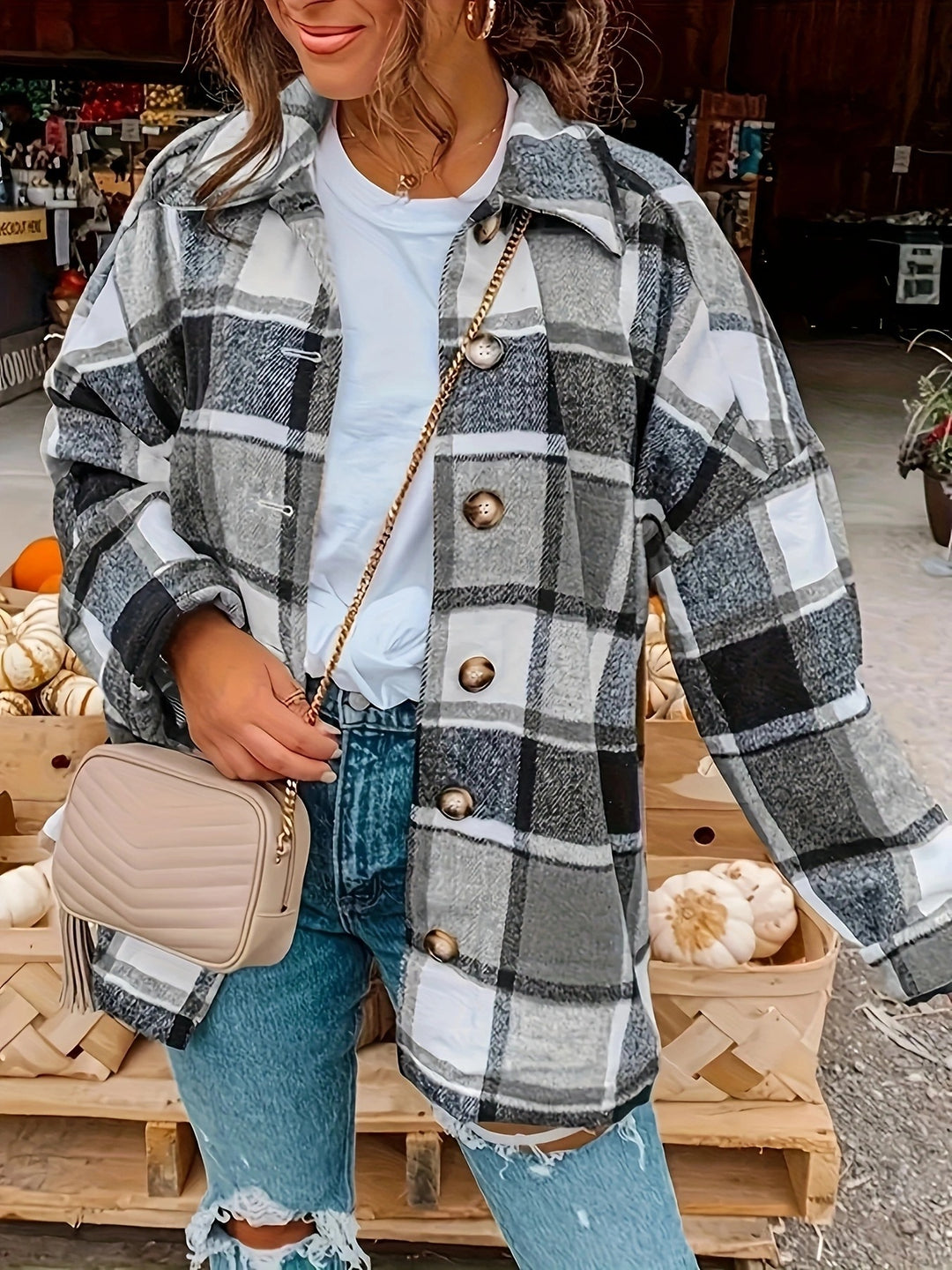 Damer rutigt overshirt i mjukt tyg med knapppdetaljer Mirla-Eva Jonsson