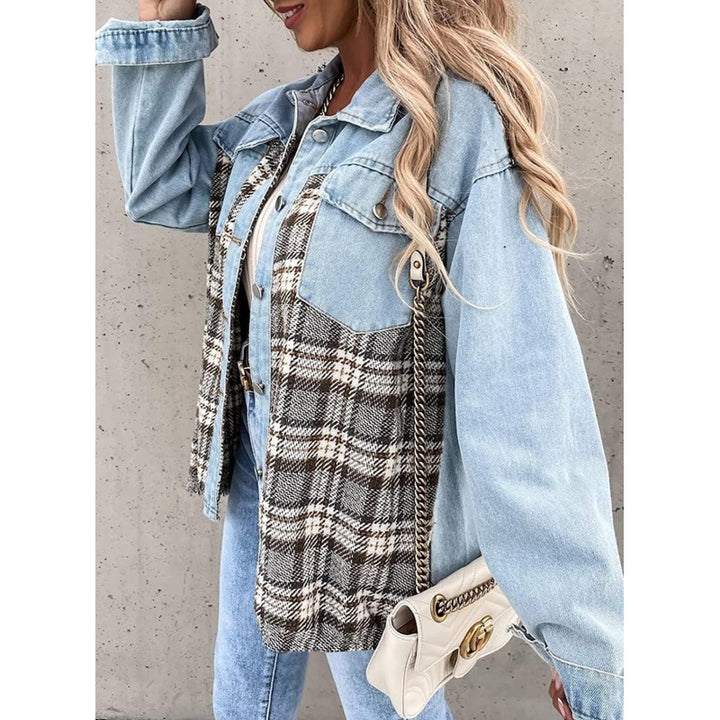 Damer rutmönster denimjacka med avslappnad passform och moderna detaljer Mirla-Eva Jonsson