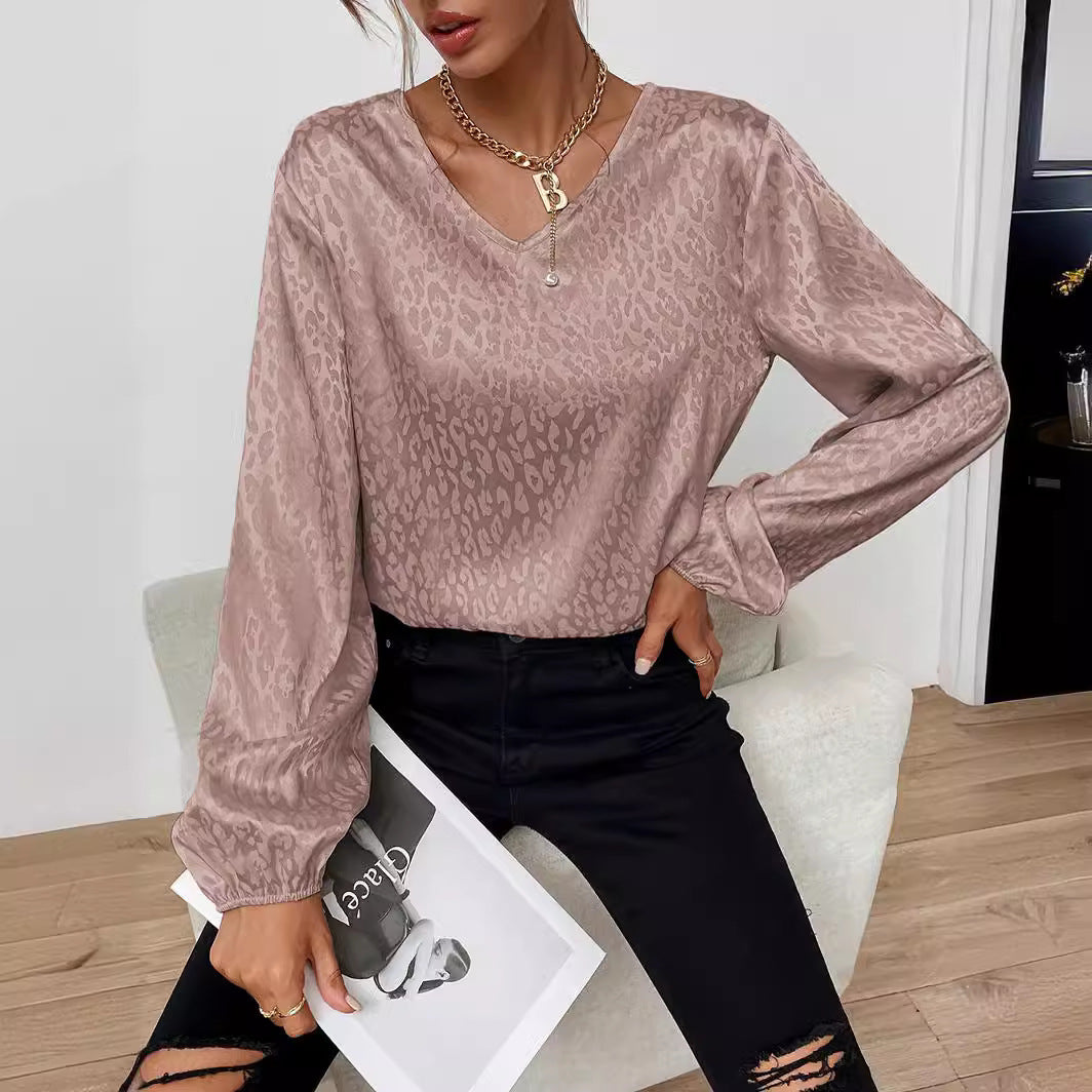 Damer satinblus med elegant V-ringning och ballongformade ärmar Mirla-Eva Jonsson