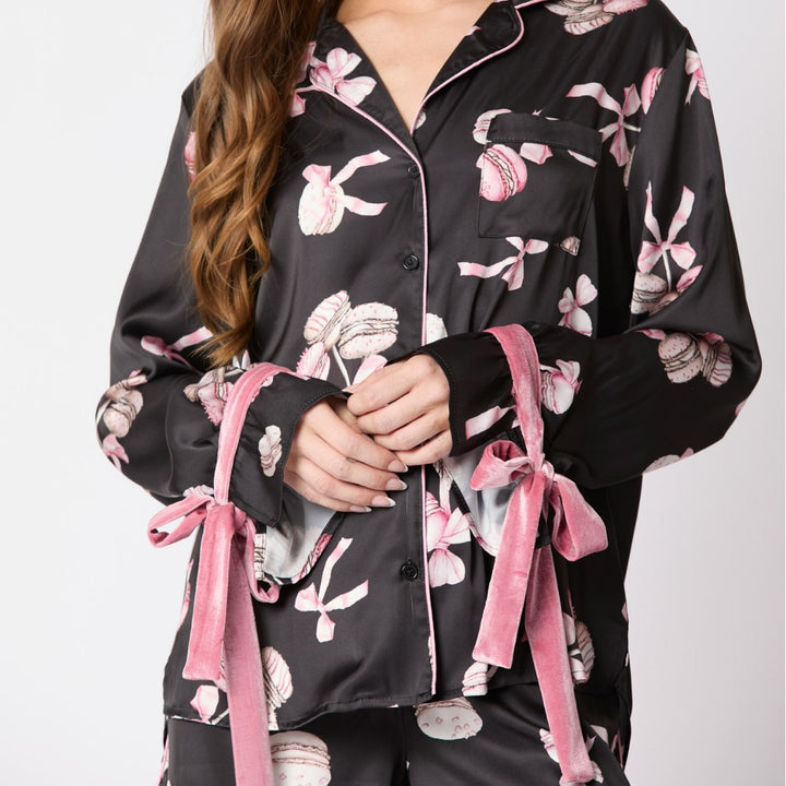 Damer satinerat pyjamas-set med söt julmotiv och lekfulla detaljer Eva Jonsson-Eva Jonsson