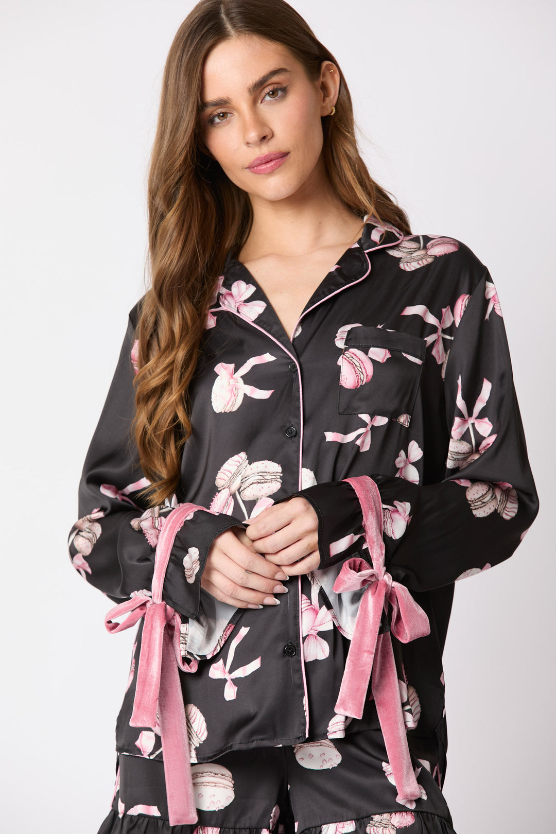 Damer satinerat pyjamas-set med söt julmotiv och lekfulla detaljer Eva Jonsson-Eva Jonsson