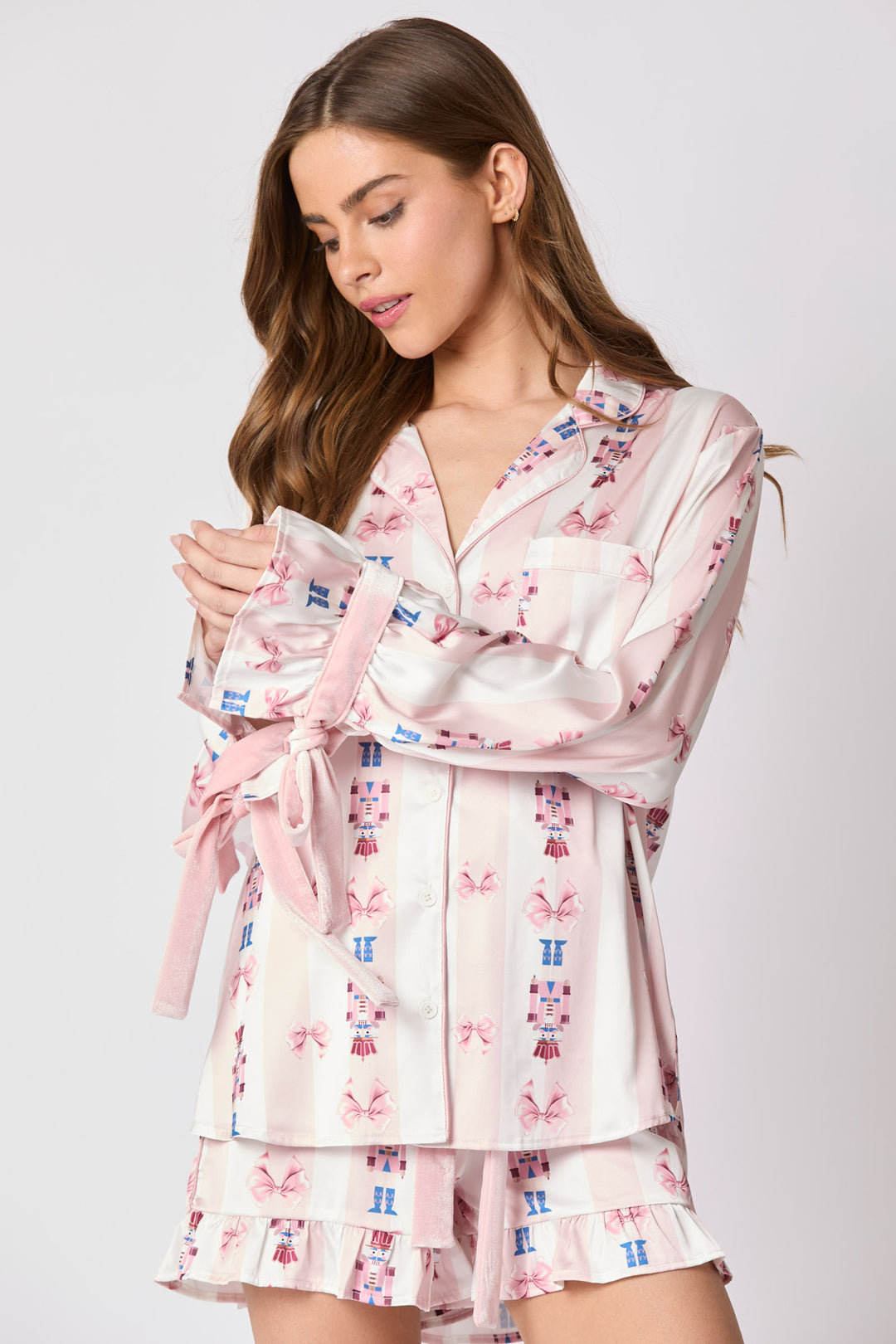 Damer satinerat pyjamas-set med söt julmotiv och lekfulla detaljer Eva Jonsson-Eva Jonsson