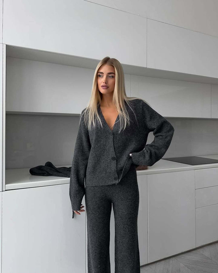 Damer set av mjuk stickning med cardigan och vida byxor Eva Jonsson-Eva Jonsson