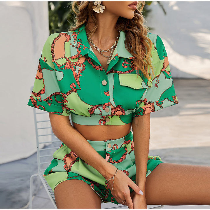 Damer set med kortärmad blus och högmidjade shorts i trendig design Mirla-Eva Jonsson