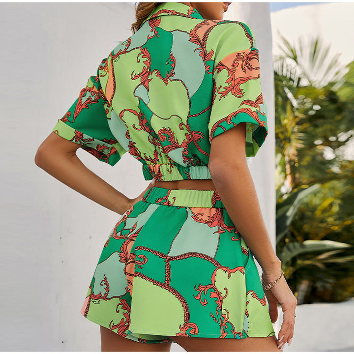 Damer set med kortärmad blus och högmidjade shorts i trendig design Mirla-Eva Jonsson