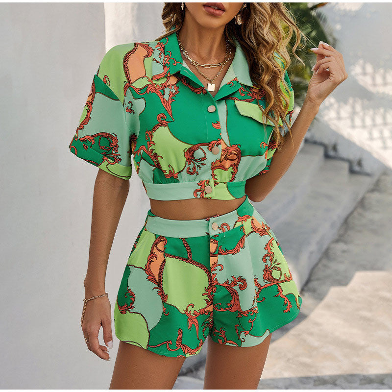 Damer set med kortärmad blus och högmidjade shorts i trendig design Mirla-Eva Jonsson