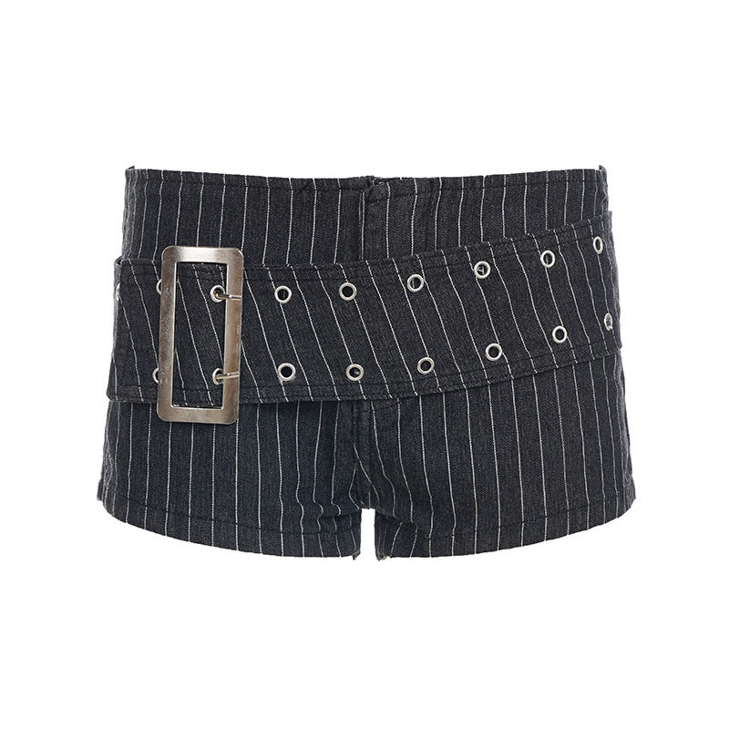 Damer shorts i urban rutigt utseende med bred midjebälte och öglor Mirla-Eva Jonsson