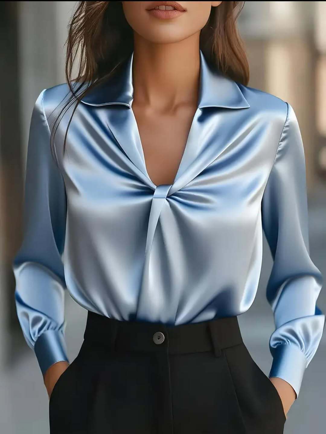 Damer sidenbluse med elegant V-halsudskæring og rynker Mirla-Eva Jonsson
