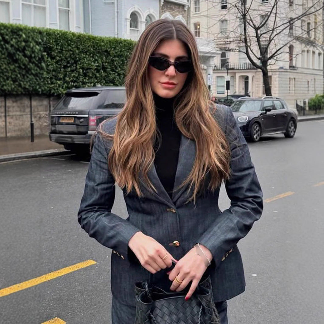 Damer skräddarsydd jeansblazer med gyllene knappar och praktiska fickor Eva Jonsson-Eva Jonsson