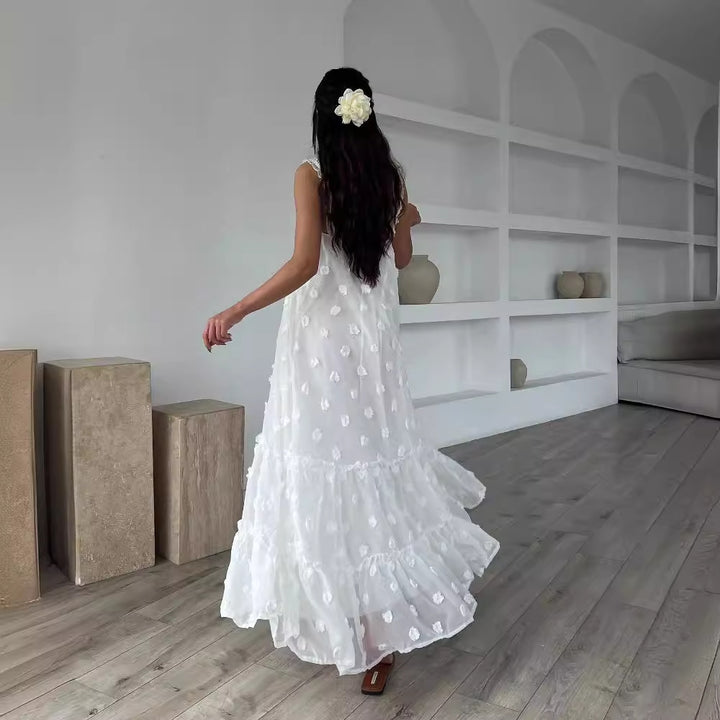 Damer sommar maxiklänning med blommigt relief och voluminös fåll Mirla-Eva Jonsson