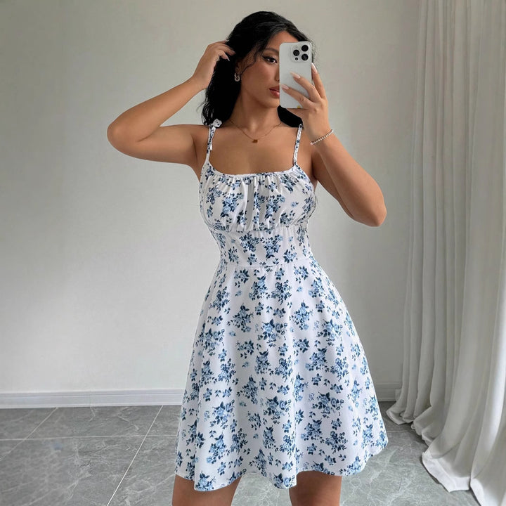 Damer sommar mini klänning med blommiga mönster och breda band Mirla-Eva Jonsson