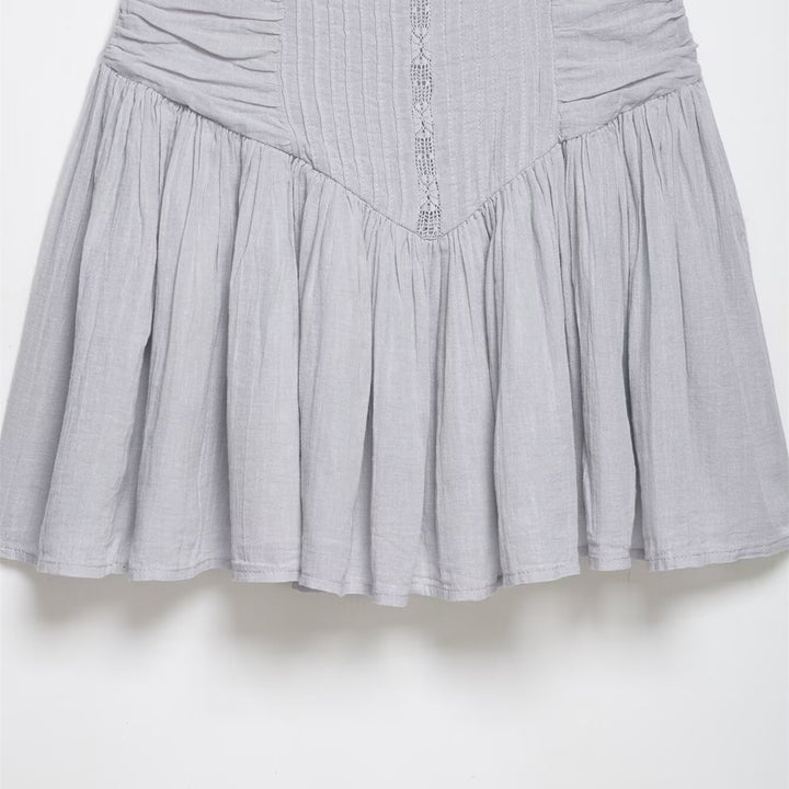 Damer sommar mini klänning med fina ruffles detaljer och strukturerad passform Mirla-Eva Jonsson