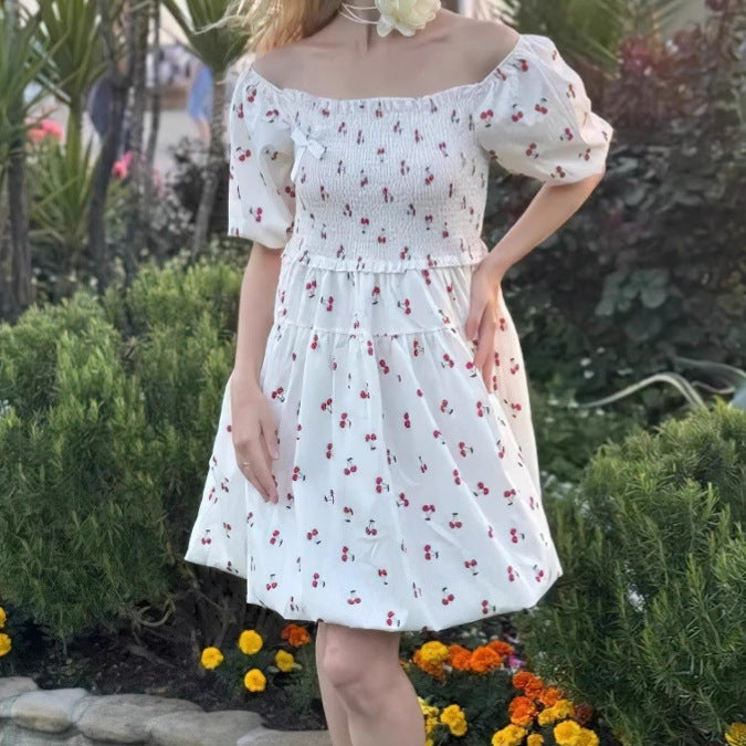 Damer sommarliknande miniklänning med puffärmar och floral design Mirla-Eva Jonsson