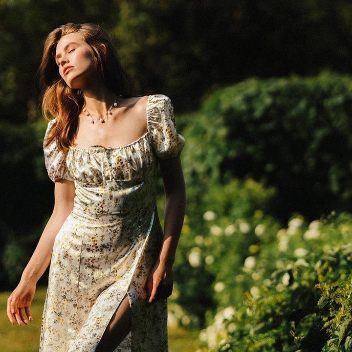 Damer sommarmaxiklänning med blommönster och djup slits Mirla-Eva Jonsson