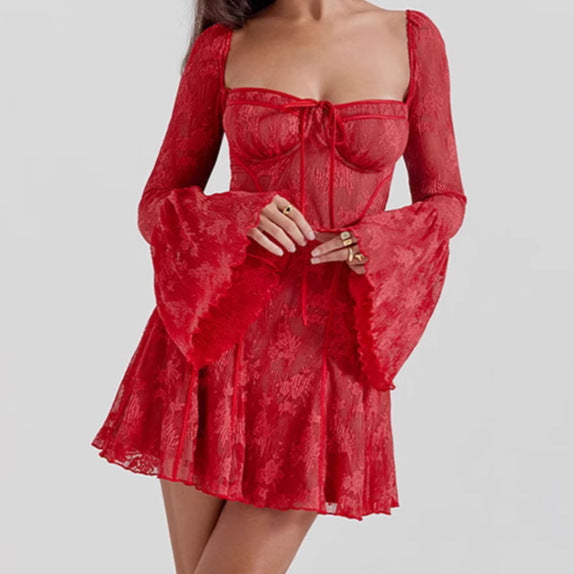 Damer spets cocktailklänning med off-shoulder design och volangdetaljer Mirla-Eva Jonsson
